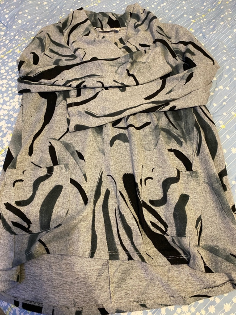 LOGO by Lori Goldstein Gray and Black Abstract Knit Top, no sign of wear - Picture 6 of 8